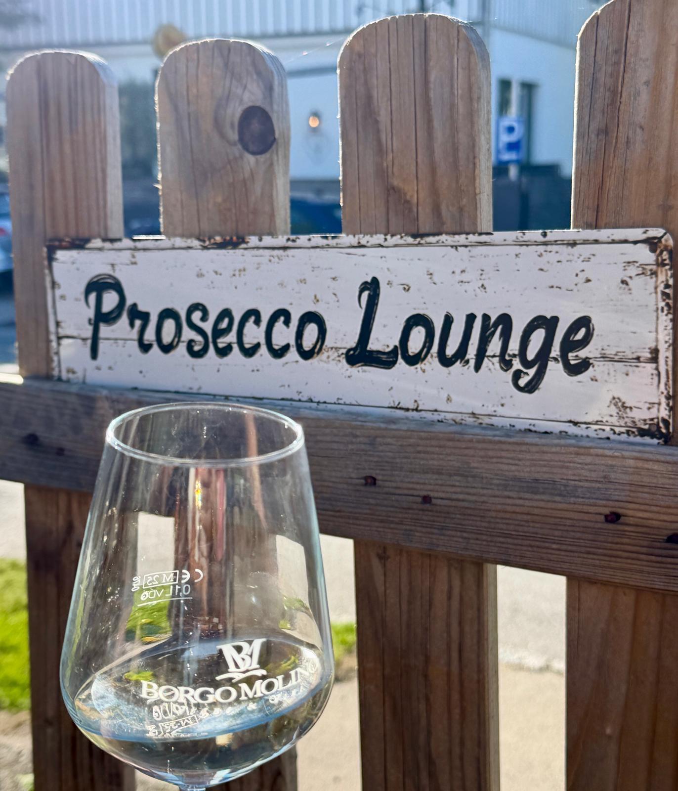 Prosecco Lounge im Gastgarten
